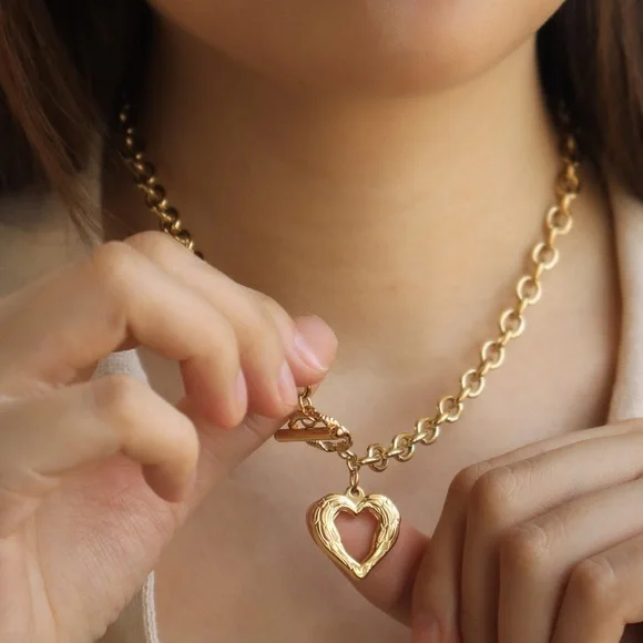 Waterproof toggle clasp heart necklace - Picture 5 of 7